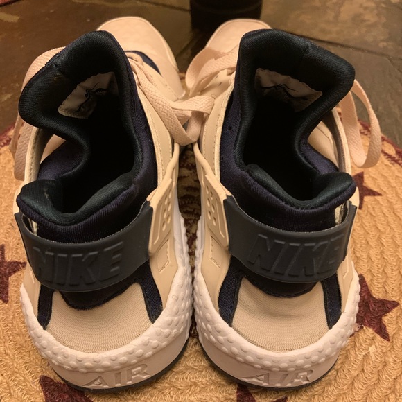 EUC Nike Air Huarache Run SE - Picture 3 of 5